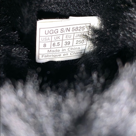 Ugg Classic Short Boots - Picture 4 of 5